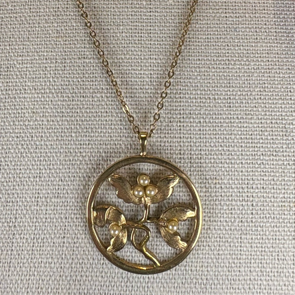 Vintage Avon Whispering Leaves Necklace 1979